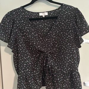 Dizzy LizzyBlack and White Cap Sleeve Tie Front Blouse
